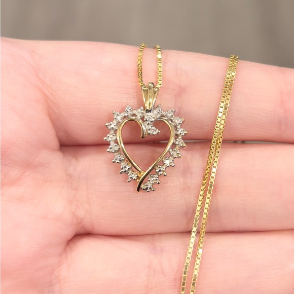 Vintage 10K Gold Open Heart Diamond Pendant: Dainty Feminine Charm - Picture 4 of 12
